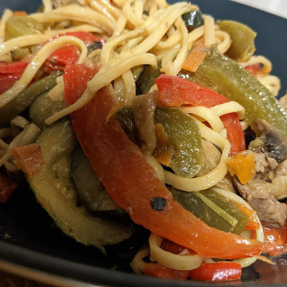 Noodles con verduras y ternera Noodles con verduras y ternera