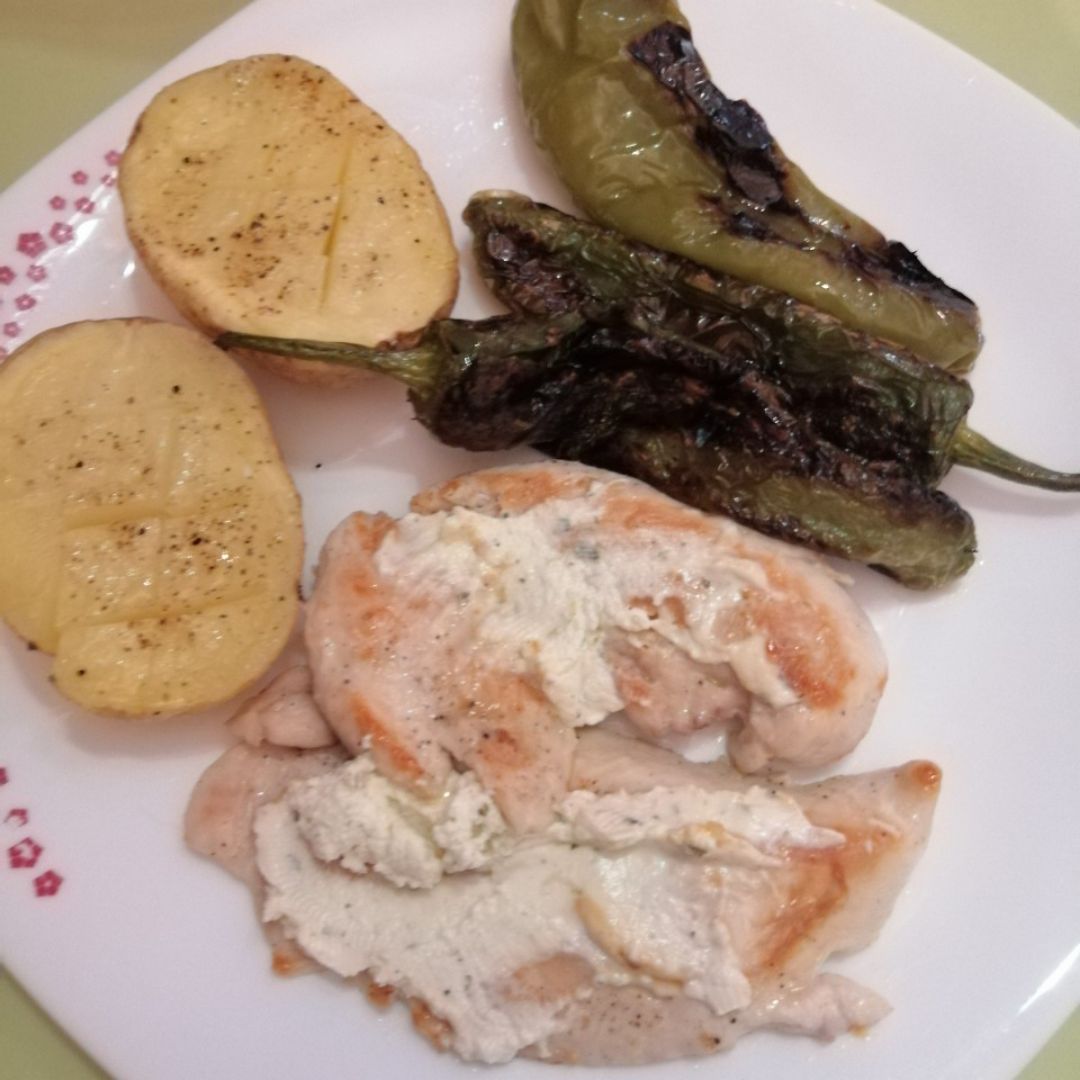 Pechuga de pollo con pimientos y patata Pechuga de pollo con pimientos y patata