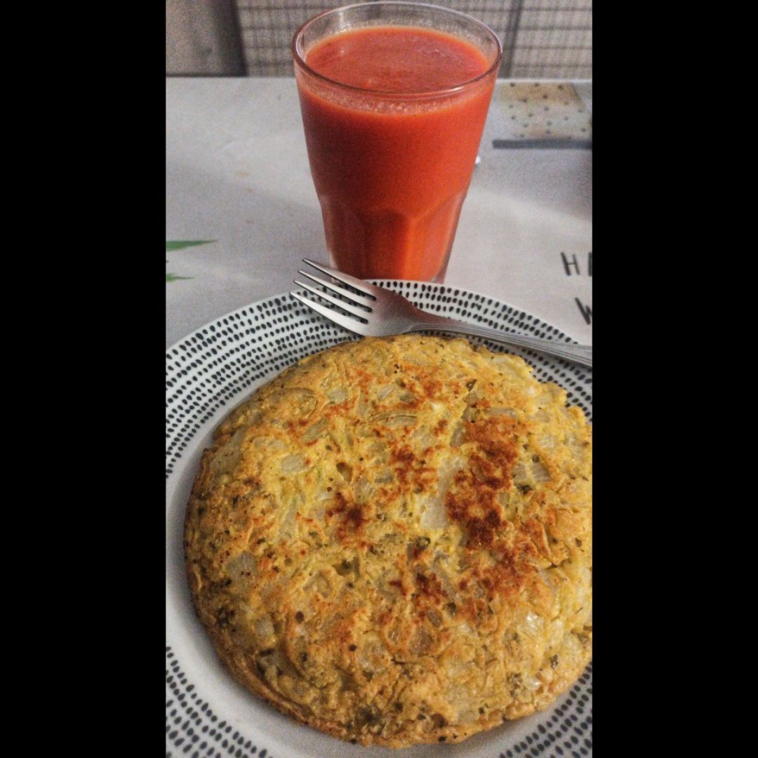 Tortilla vegana con cebolla