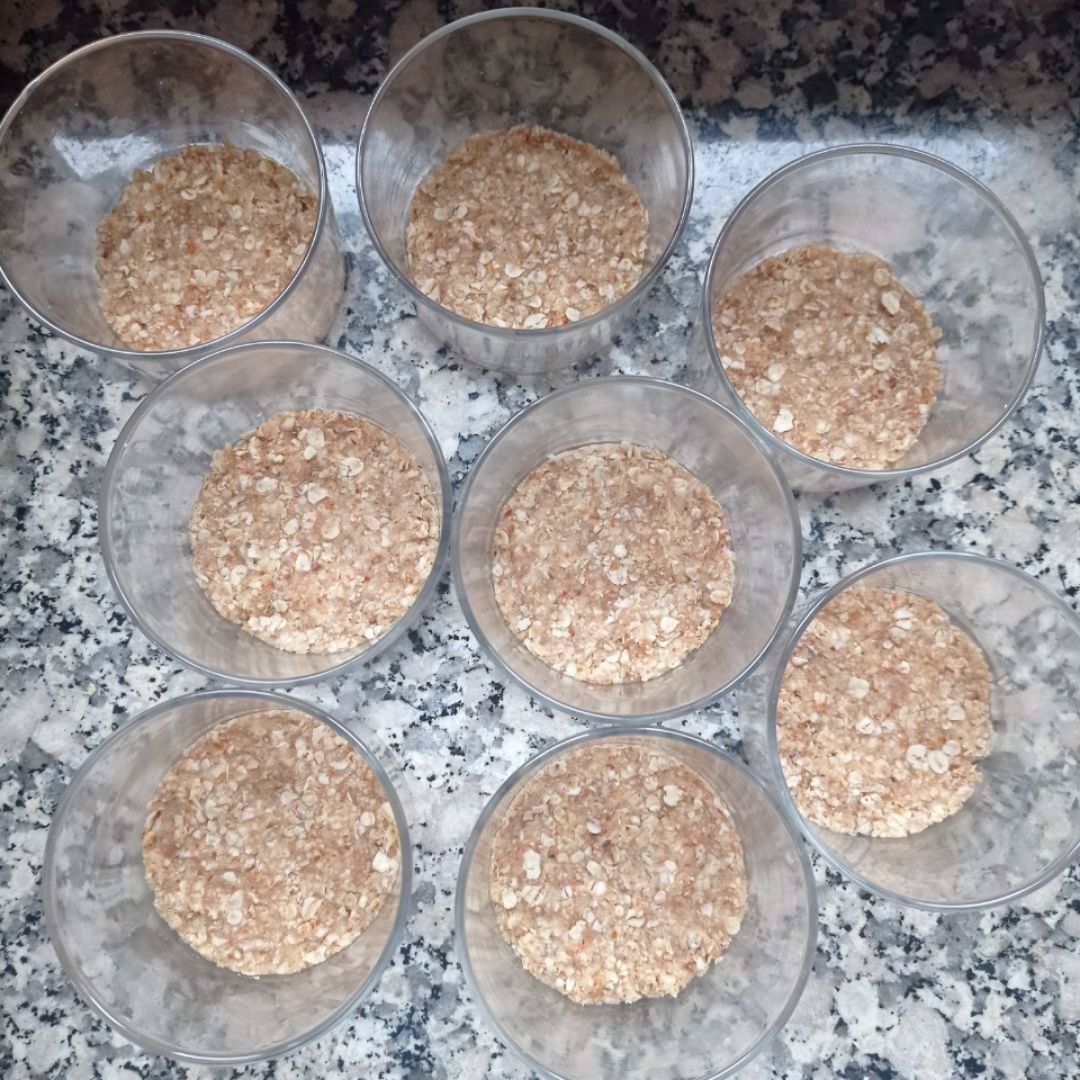 Cheesecake de moras 💜 en vasitos Paso 1 Cheesecake de moras 💜 en vasitos Paso 1