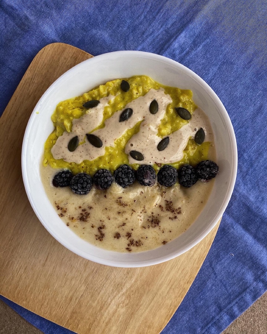 Cúrcuma porridge con helado de plátano 🍌 