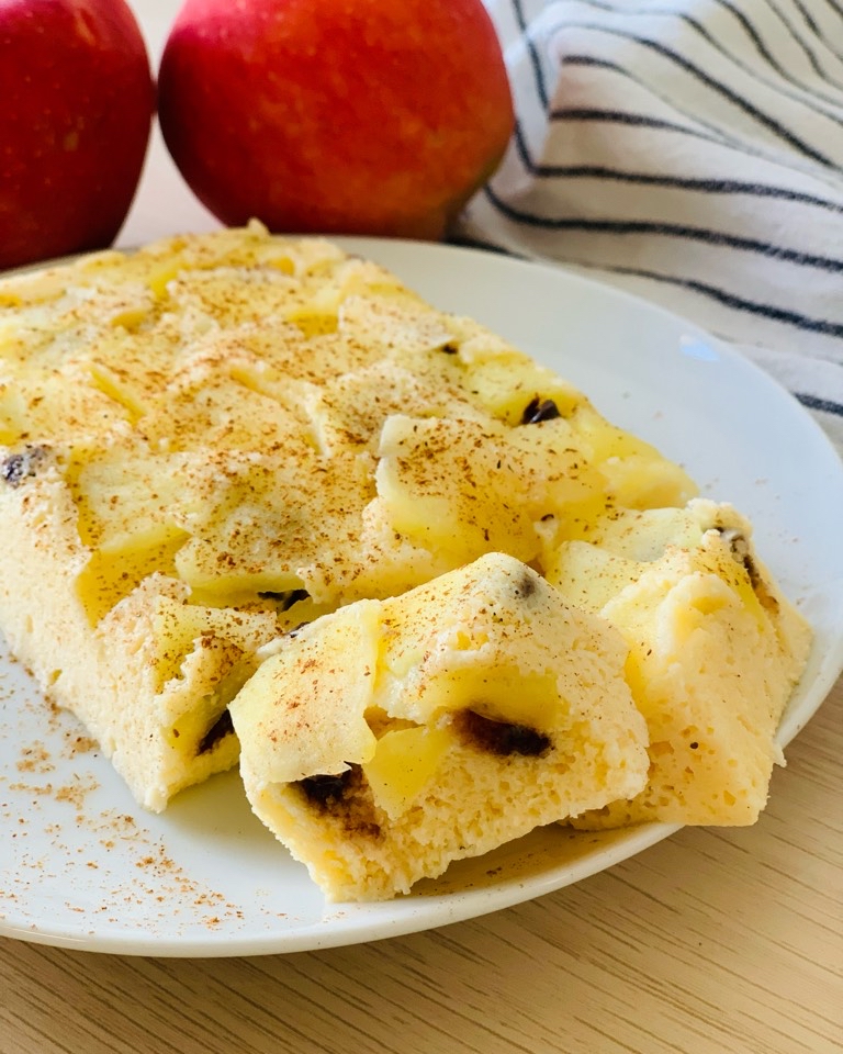 Tarta de manzana con pepitas de cocholate en microondas SIN GLUTEN • SIN AZÚCAR AÑADIDO