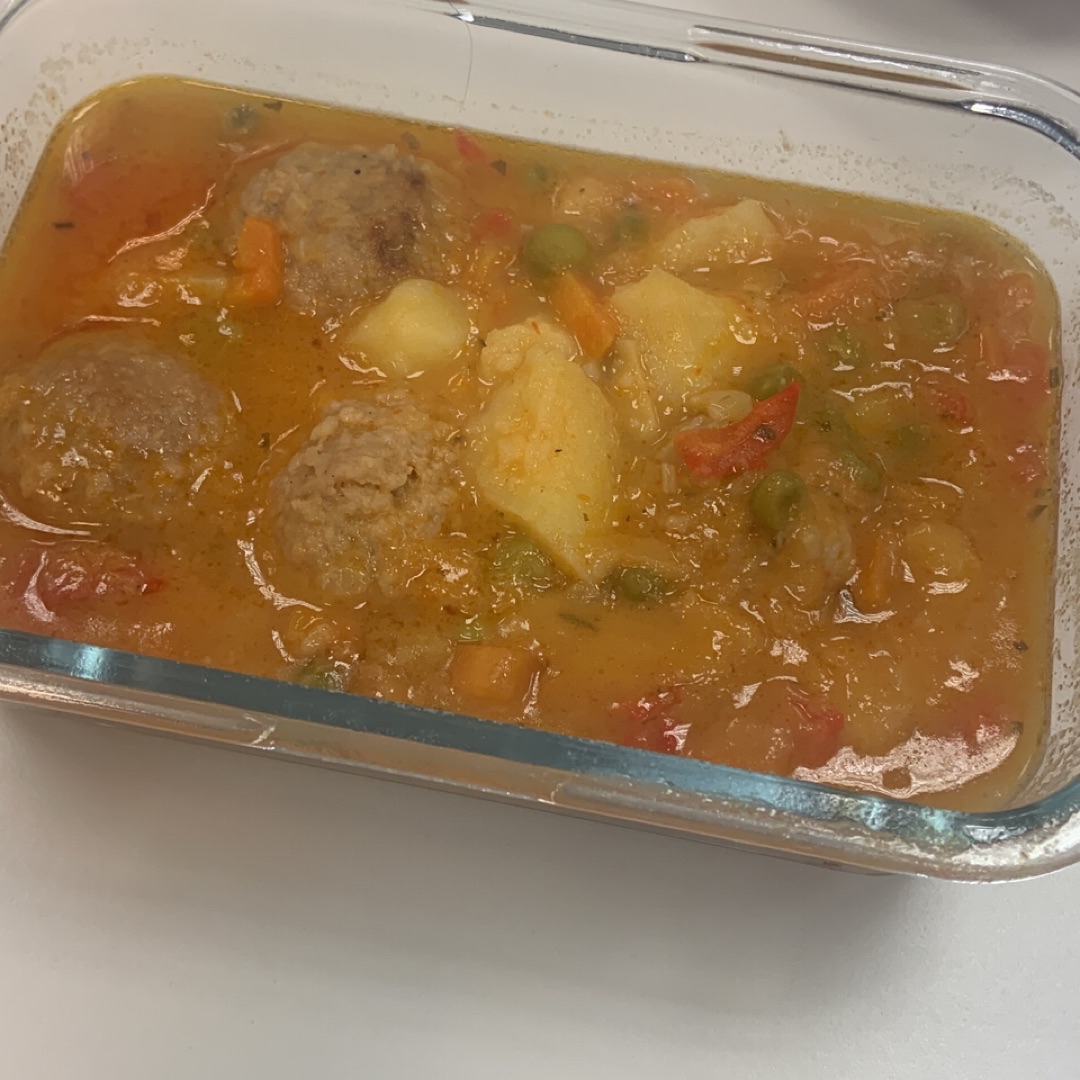 Guiso de albóndigas Guiso de albóndigas