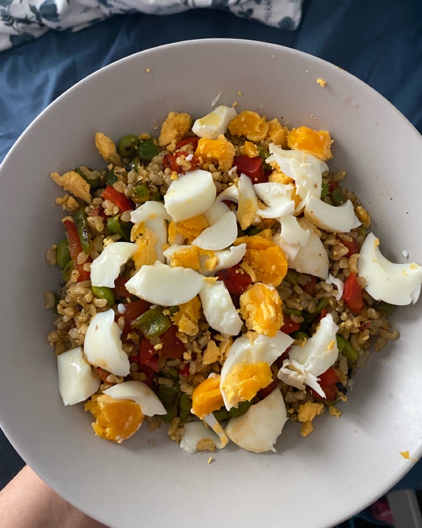 Ensalada de arroz con verduras y huevo Ensalada de arroz con verduras y huevo