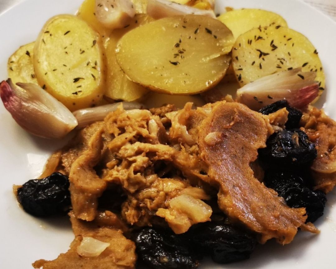 Seitán casero con ciruelas Seitán casero con ciruelas