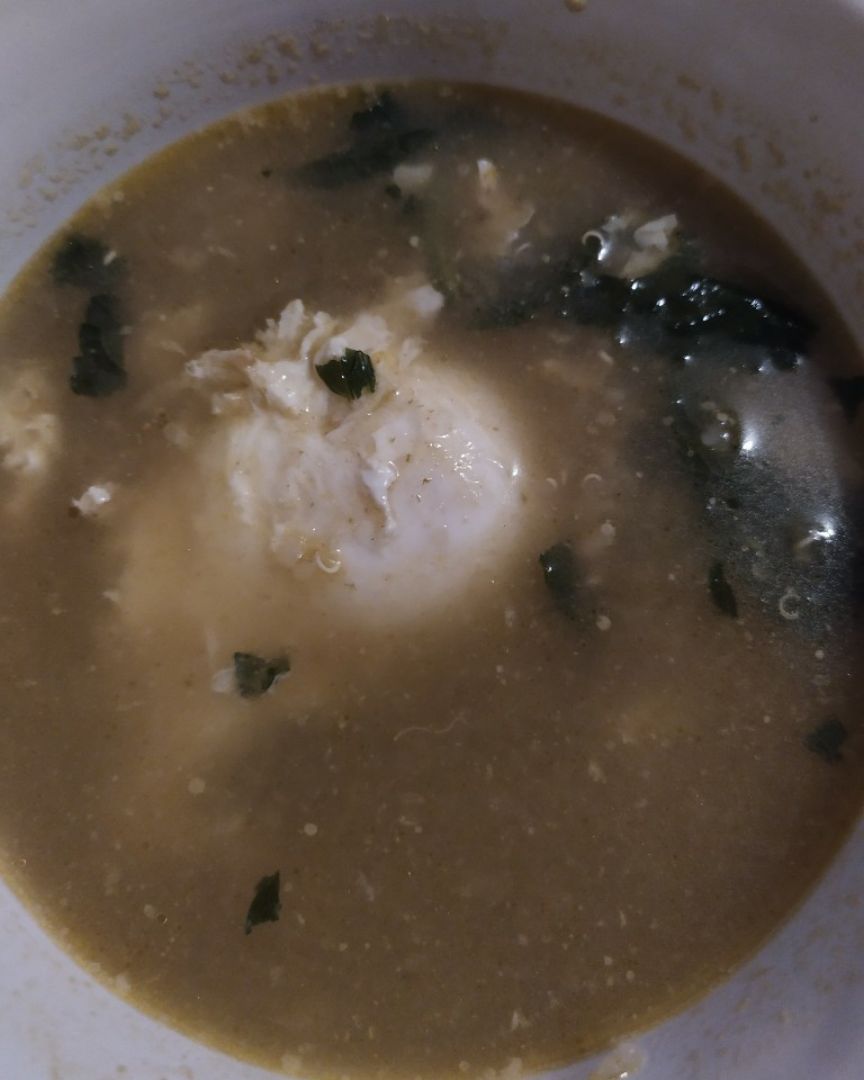 Sopa de verduras con quinoa y huevo escalfado Sopa de verduras con quinoa y huevo escalfado