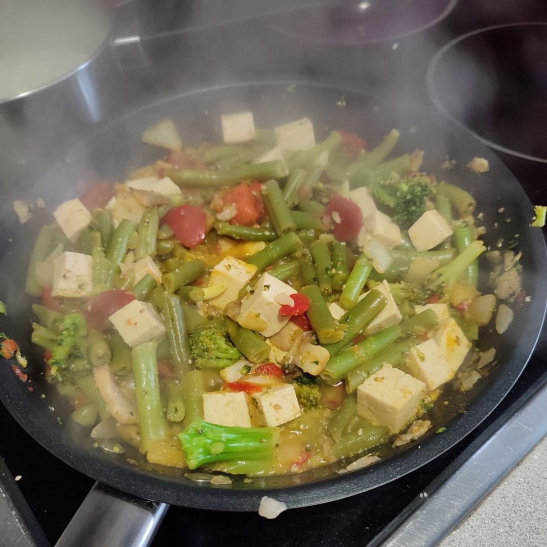 Verduras con arroz y tofu marinado en salsa de soja y naranja Paso 2