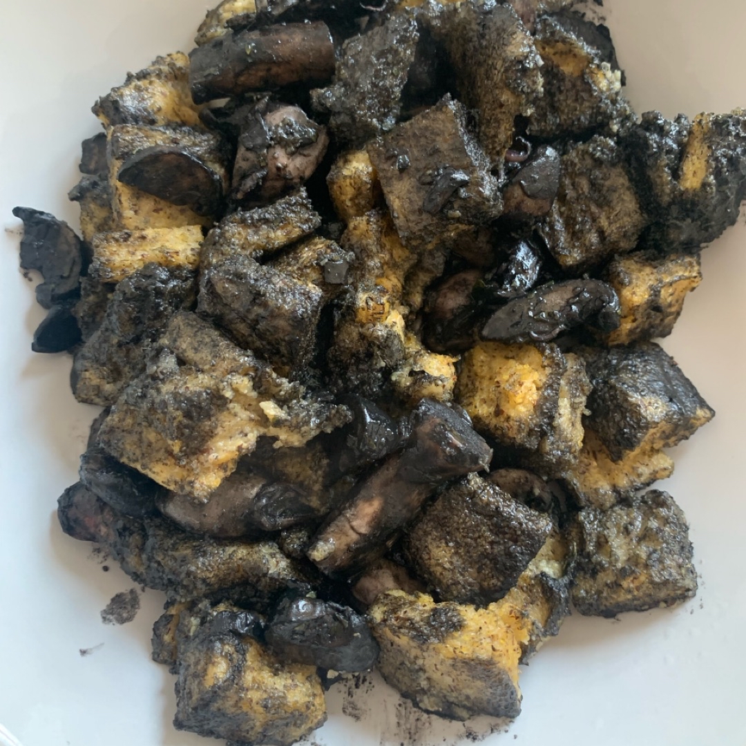 Polenta con chipirones en su tinta