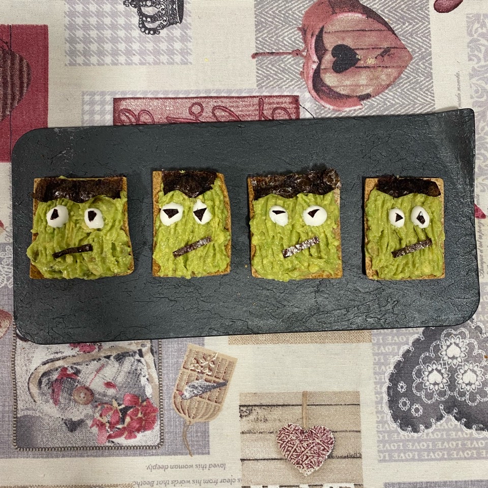 Tostadas Frankenstein 🥑👻