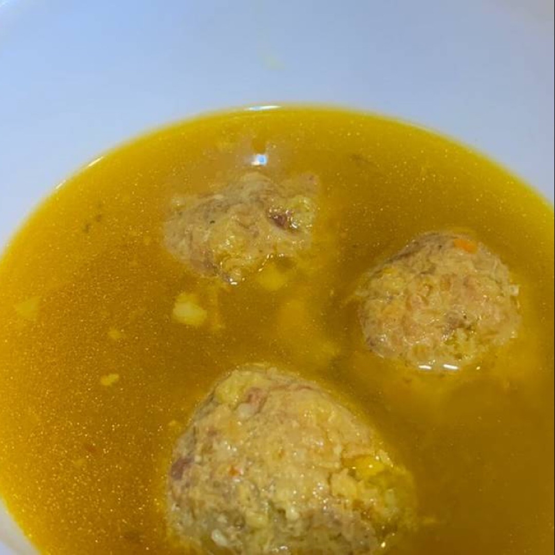 Caldo con pelotas Caldo con pelotas