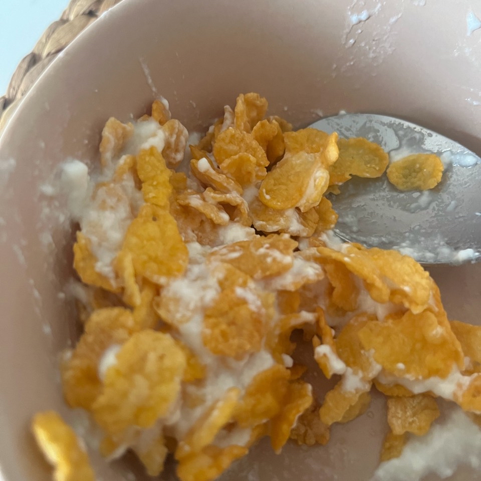 Corn flakes con yogurt Corn flakes con yogurt