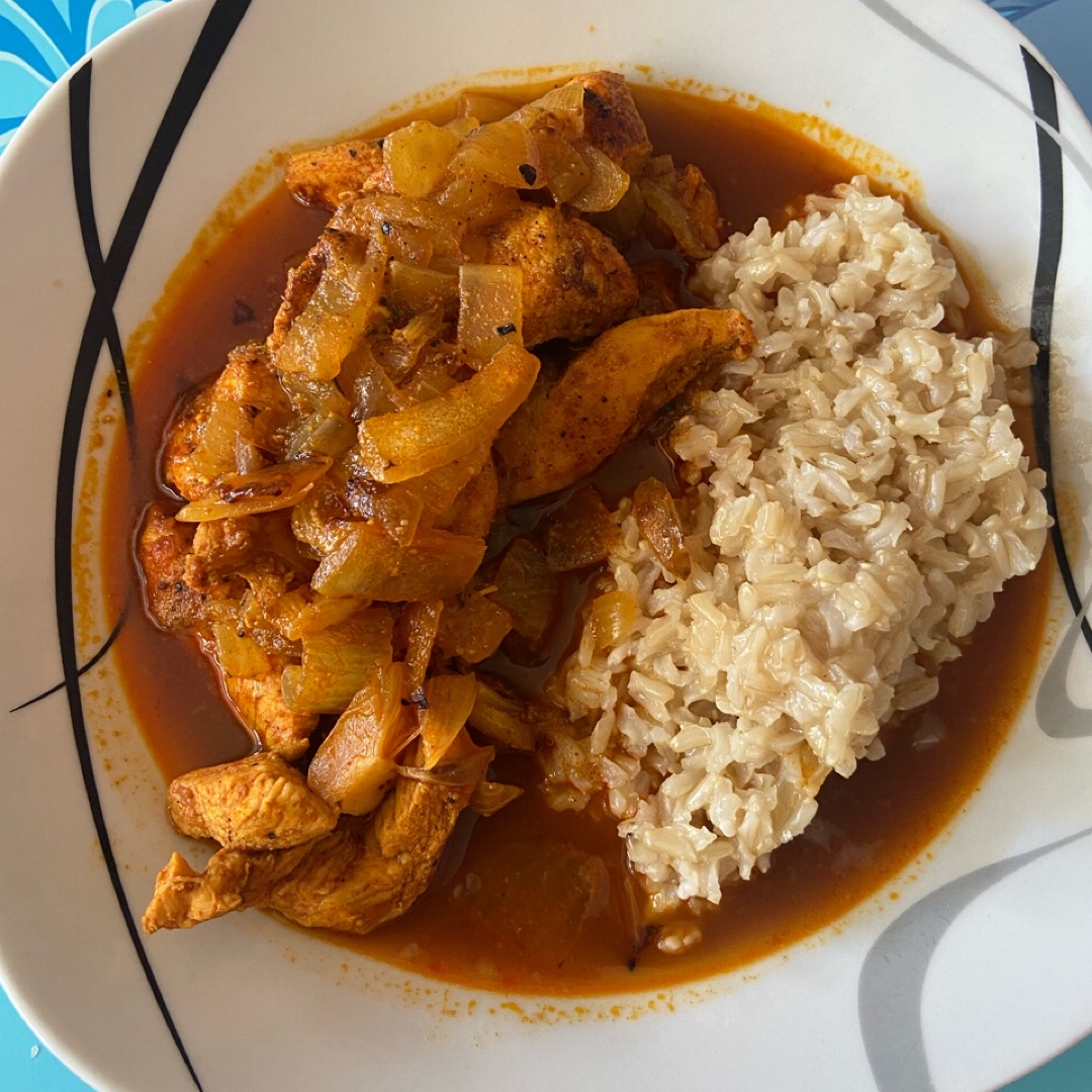 Pollo al curry con arroz integral Pollo al curry con arroz integral