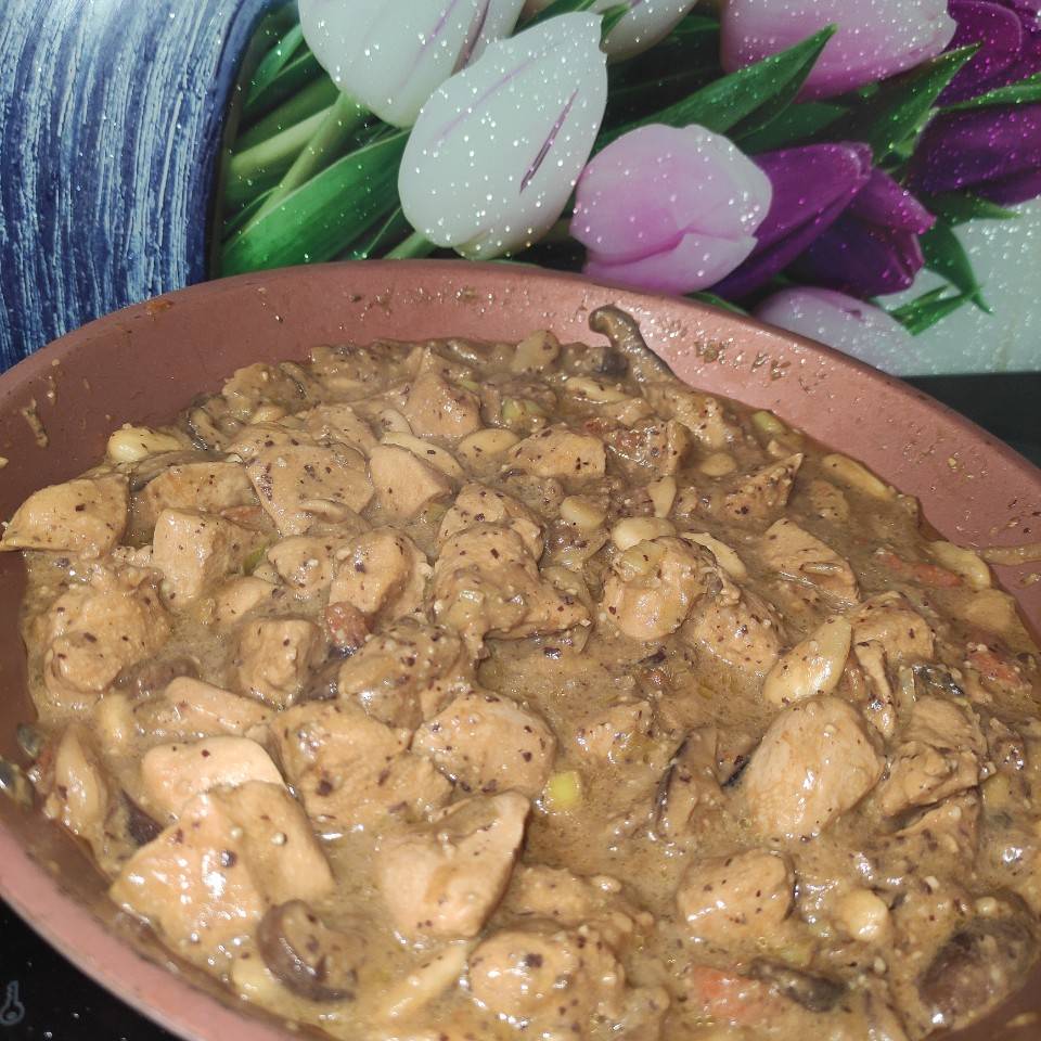 Pollo con almendras y setas Pollo con almendras y setas