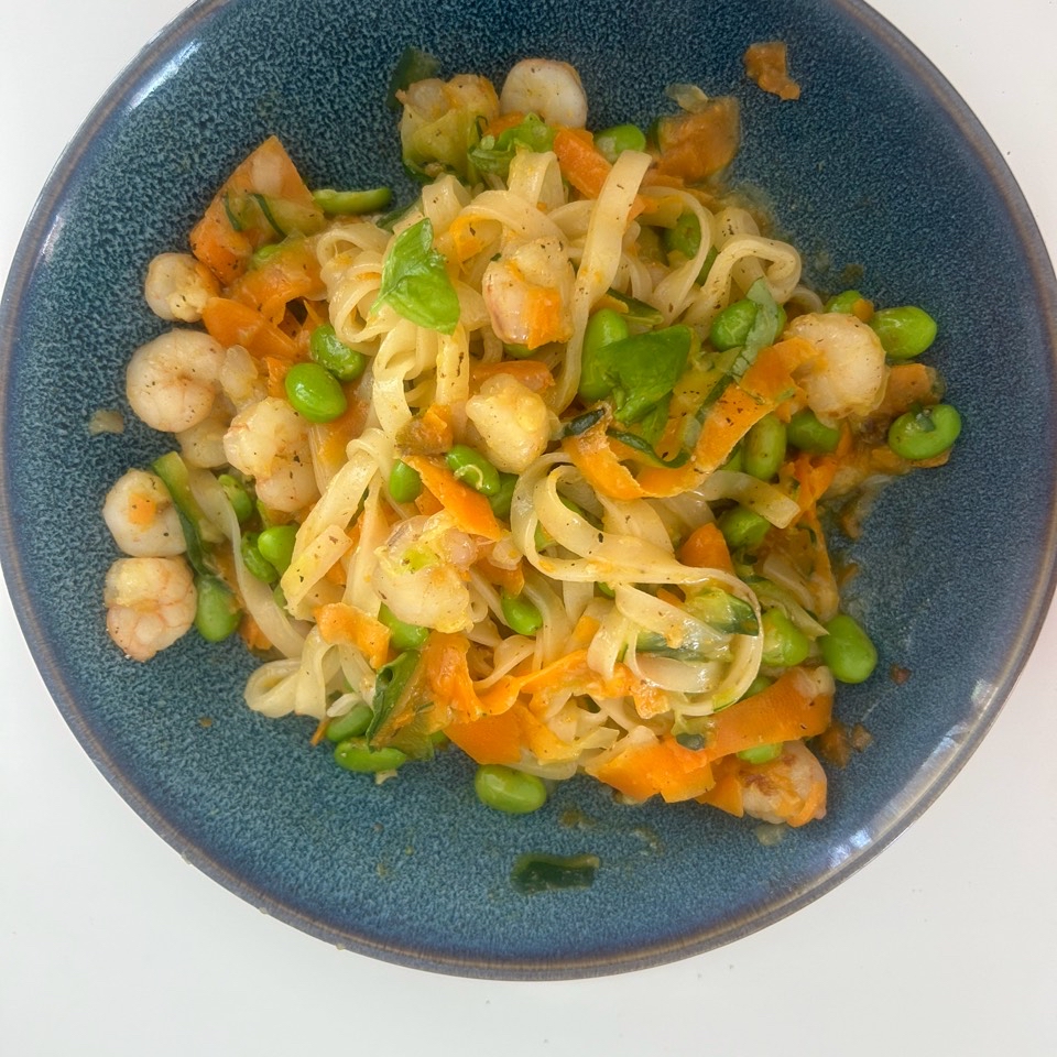 Udon con gambas y verduras Udon con gambas y verduras