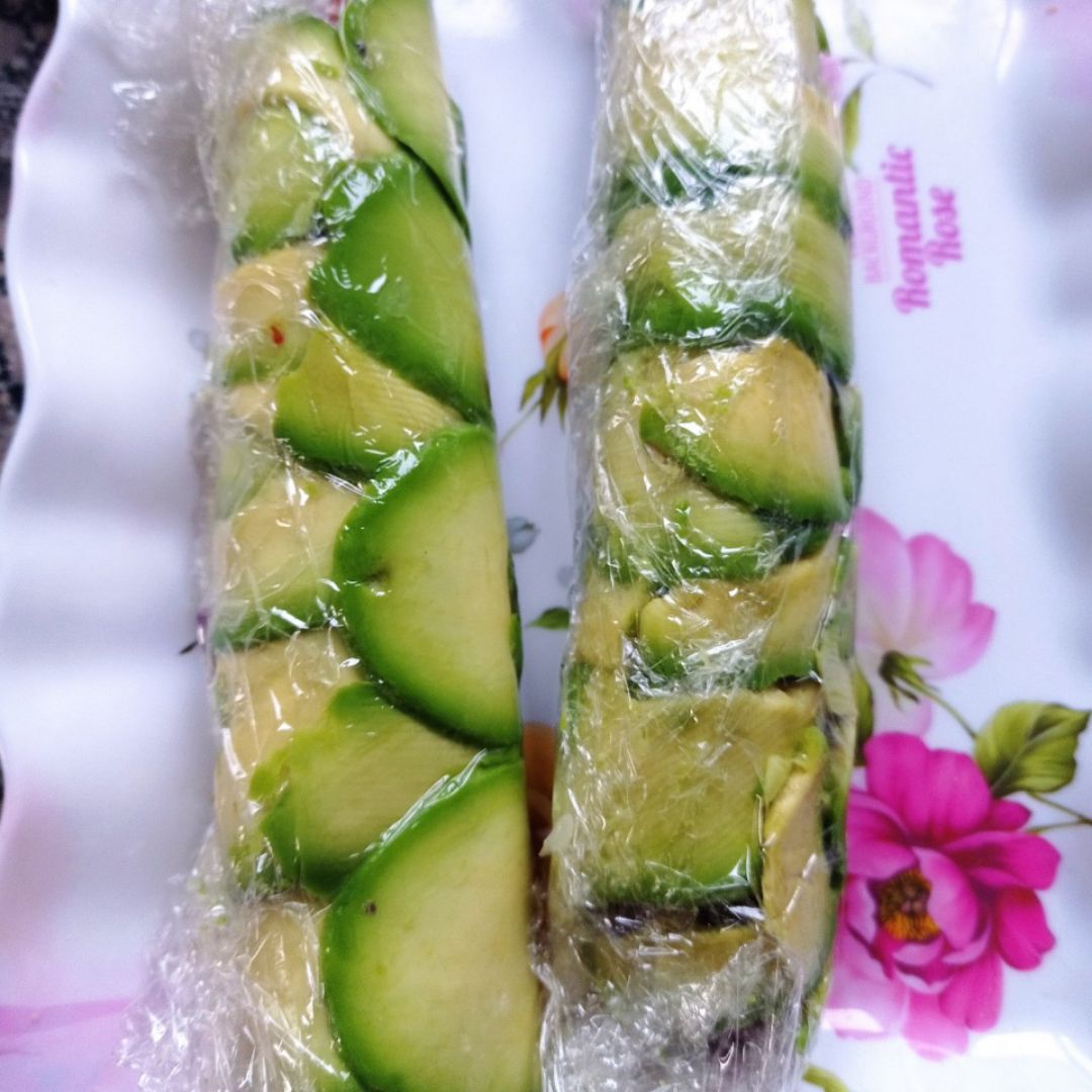 Canelones 馃尟 de aguacate 馃 rellenos de picadillo de 馃馃崊馃珣 馃キy salm贸n 馃悷 Paso 3 Canelones 馃尟 de aguacate 馃 rellenos de picadillo de 馃馃崊馃珣 馃キy salm贸n 馃悷 Paso 3