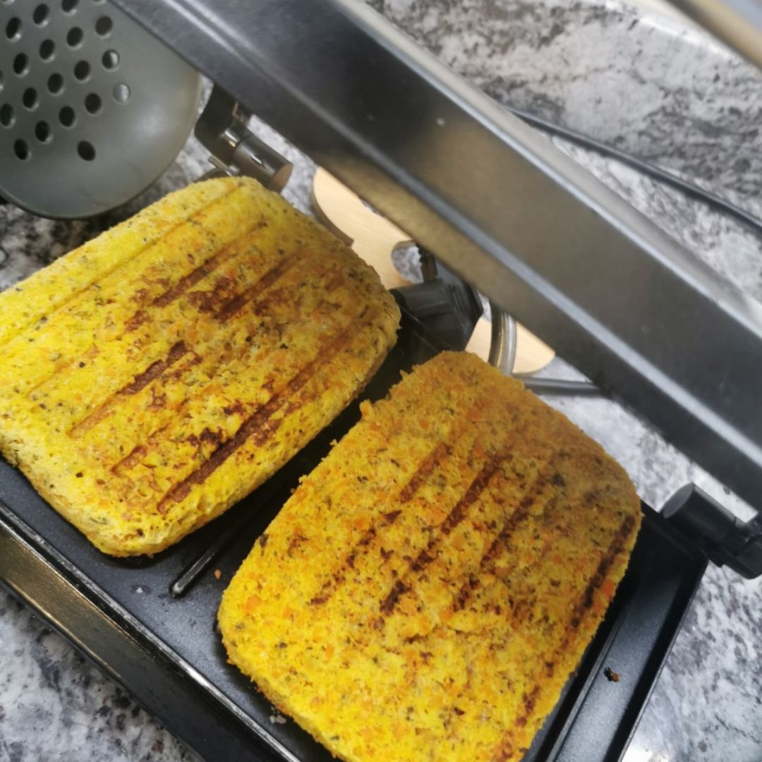 Sándwich de zanahoria al microondas 😋 Paso 2 Sándwich de zanahoria al microondas 😋 Paso 2