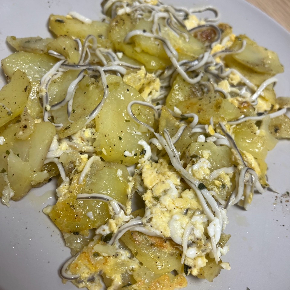 Patatas con gulas Patatas con gulas