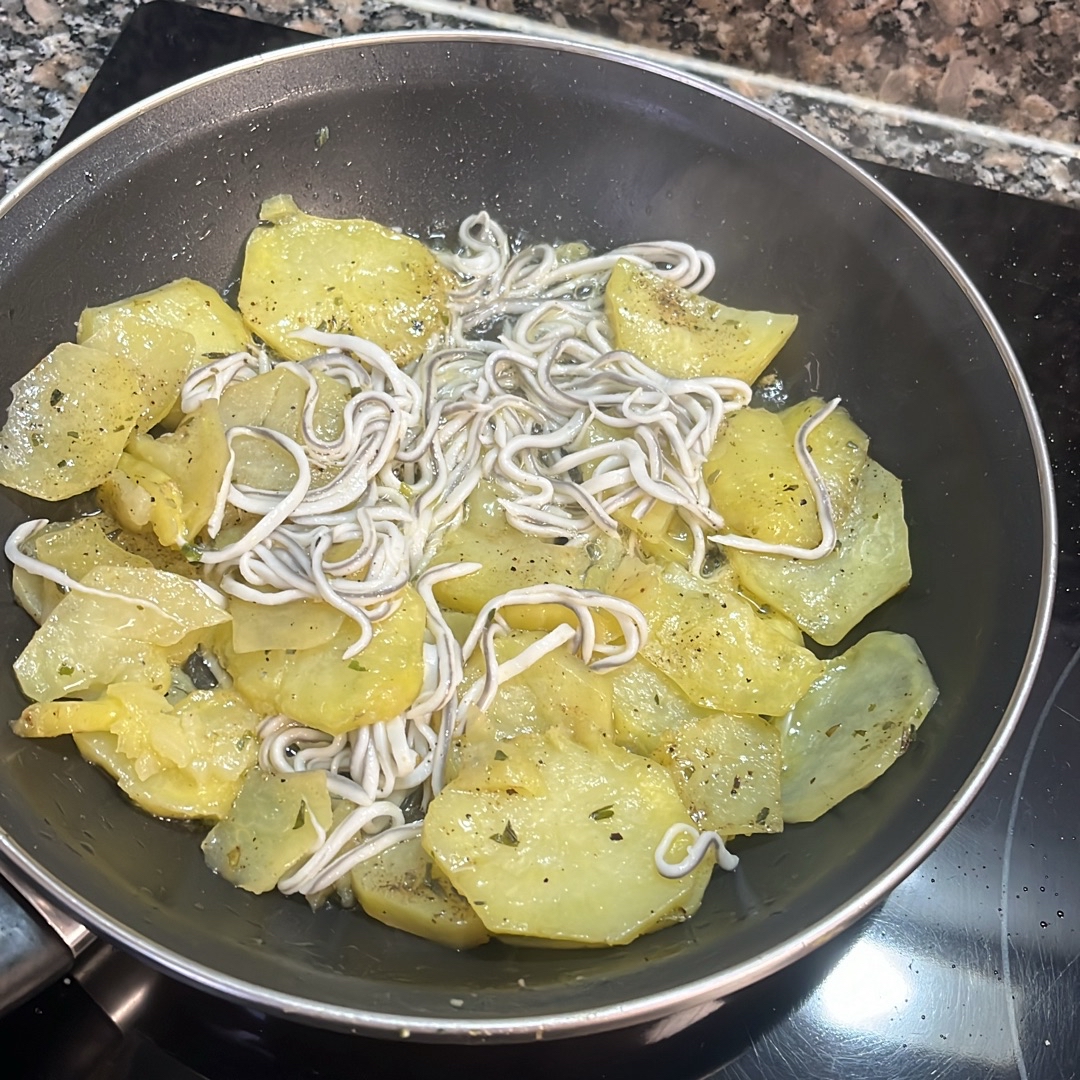 Patatas con gulas Paso 2 Patatas con gulas Paso 2