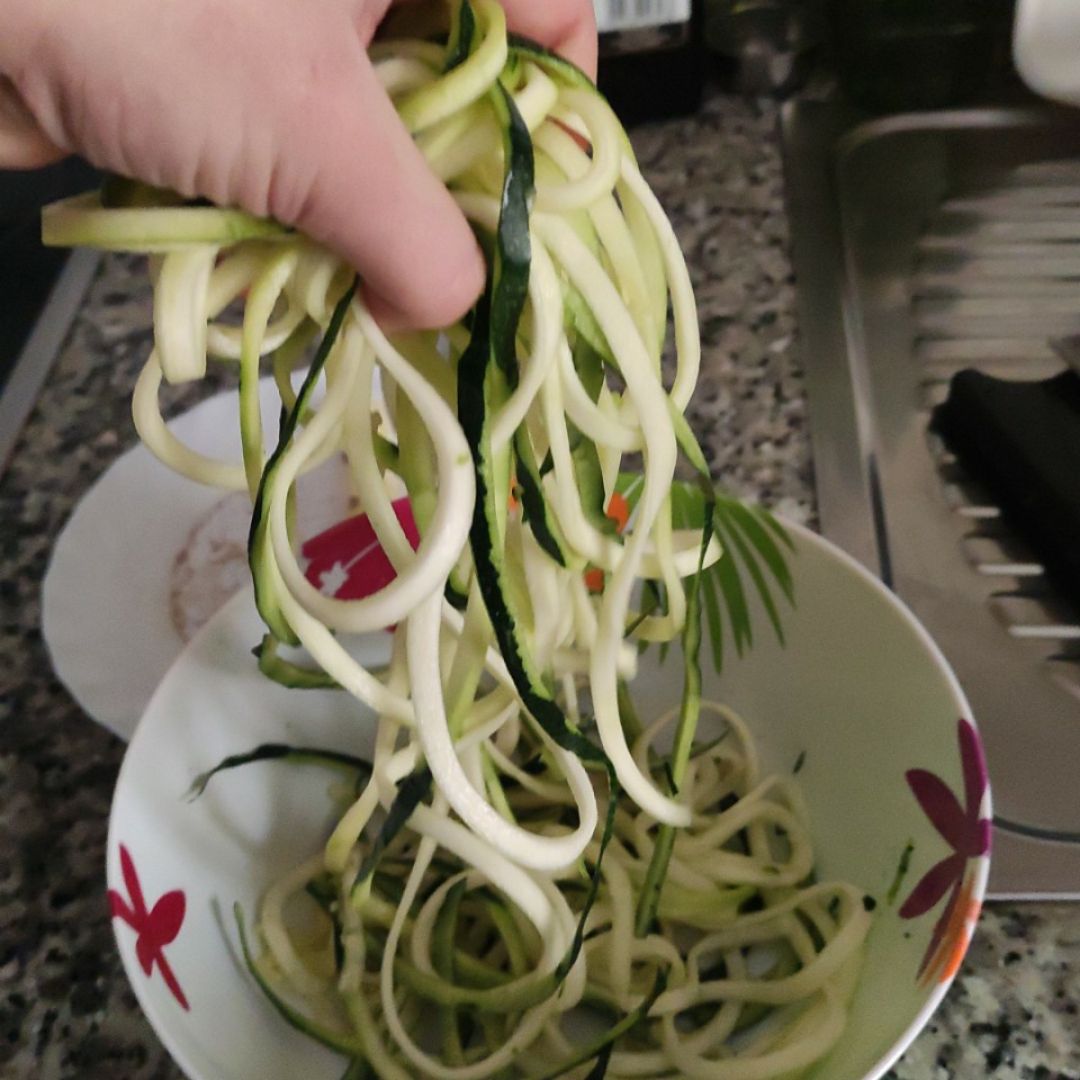 Nidos de calabacín con huevo y base de salmón ahumado 🥒🥚🐟 Paso 0 Nidos de calabacín con huevo y base de salmón ahumado 🥒🥚🐟 Paso 0