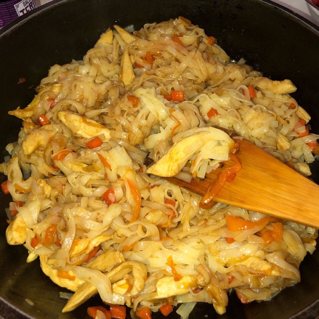 Noodles con verduras y pollo Noodles con verduras y pollo