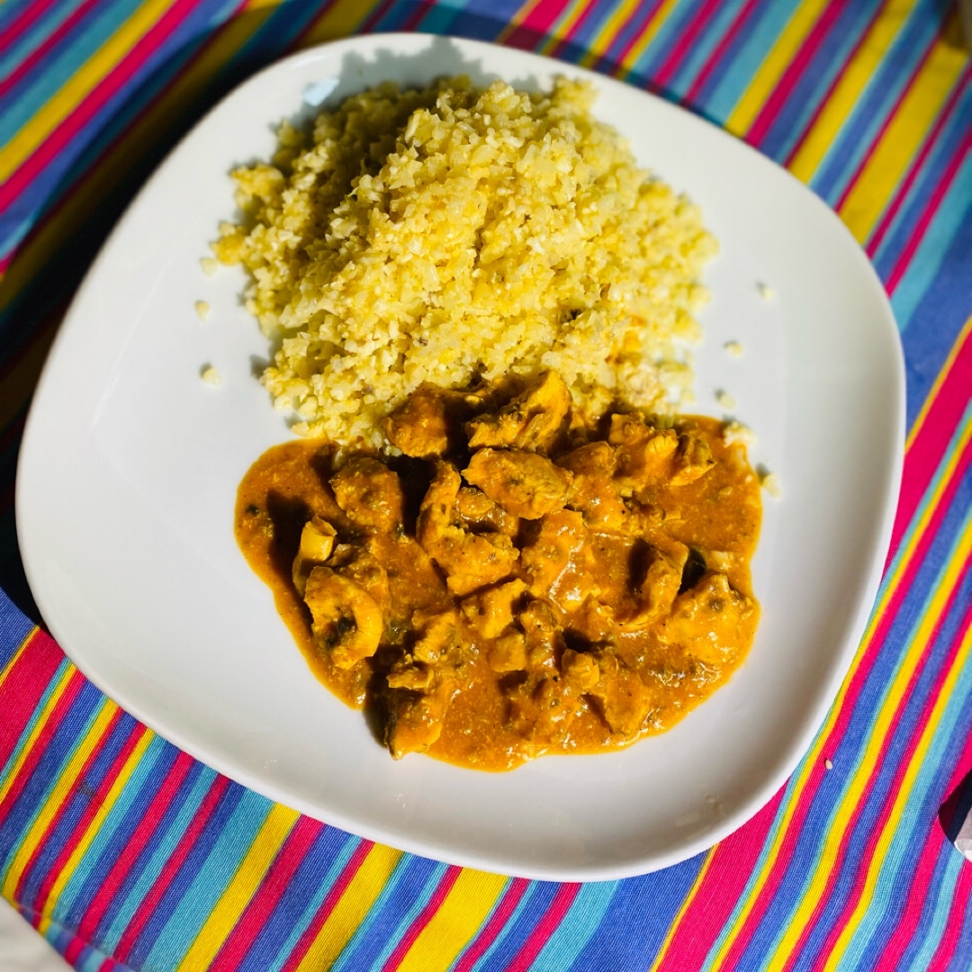 Curry de pollo con setas y colirroz (en robot de cocina) Curry de pollo con setas y colirroz (en robot de cocina)