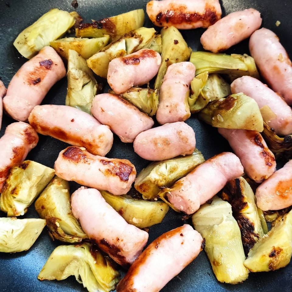 Alcachofas troceadas con longaniza fresca de pollo Alcachofas troceadas con longaniza fresca de pollo