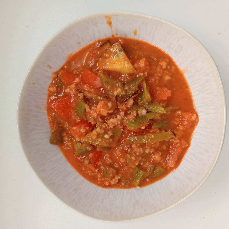 Pisto con arroz 🌾 y salsa de tomate🍅