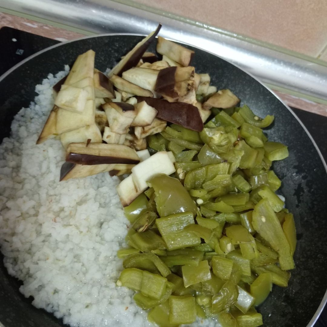 Pisto con arroz 🌾 y salsa de tomate🍅 Paso 2