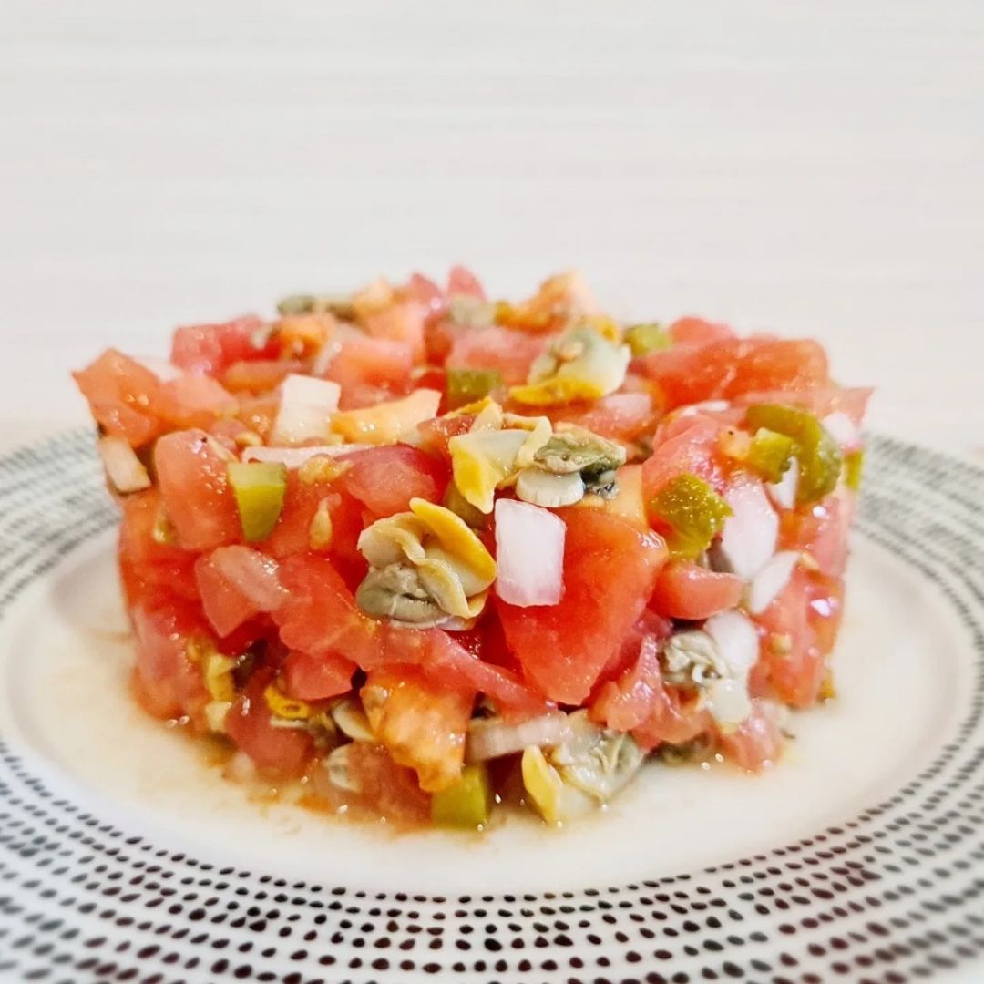 Tartar de tomate y berberechos Tartar de tomate y berberechos