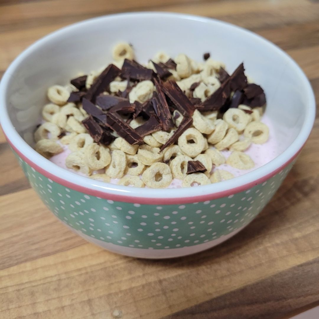 Bol de tarta de queso con cereales Bol de tarta de queso con cereales