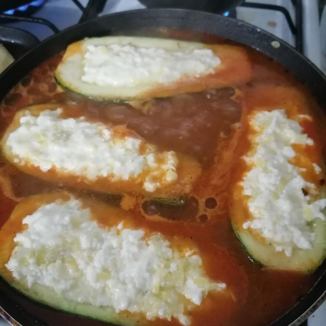 Calabacitas rellenas de queso panela y mozarella Paso 2 Calabacitas rellenas de queso panela y mozarella Paso 2