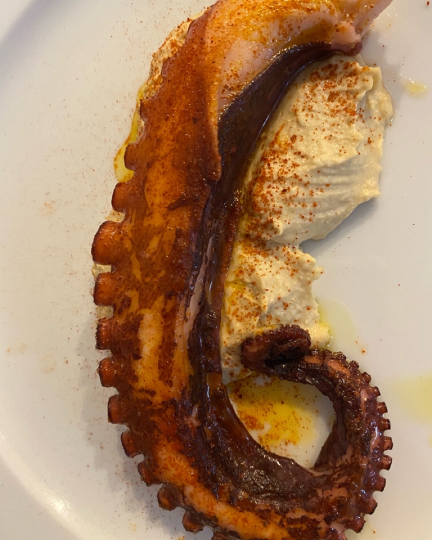 Idea de comida o cena!! Pulpo con hummus⭐️ Idea de comida o cena!! Pulpo con hummus⭐️