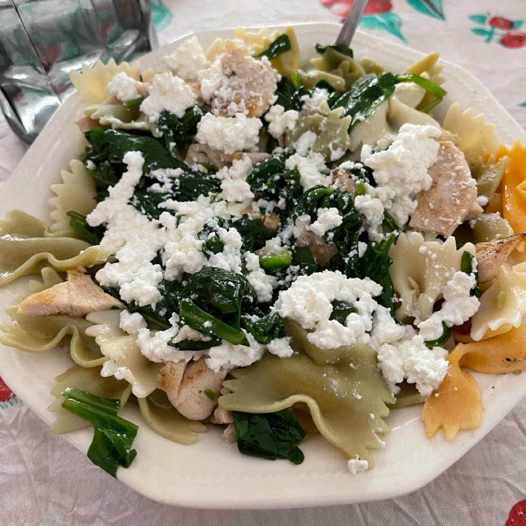 Pasta de vegetales con espinacas y requeson