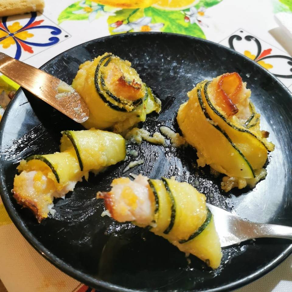 Rollitos de calabacín con queso y pavo Rollitos de calabacín con queso y pavo