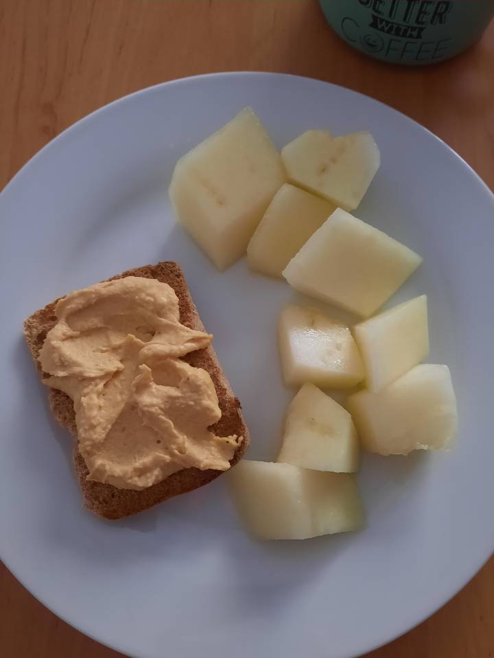 Desayuno: tostada y melon Desayuno: tostada y melon