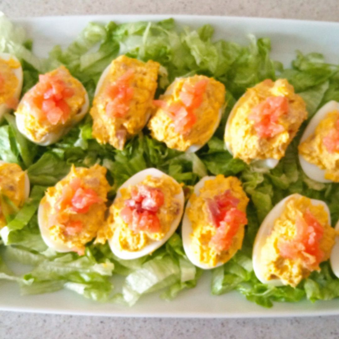 Huevos rellenos con merluza, atún y salmón ahumado Huevos rellenos con merluza, atún y salmón ahumado