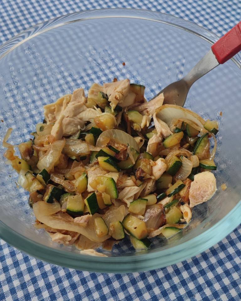 Jamoncitos de pollo con verduras Jamoncitos de pollo con verduras