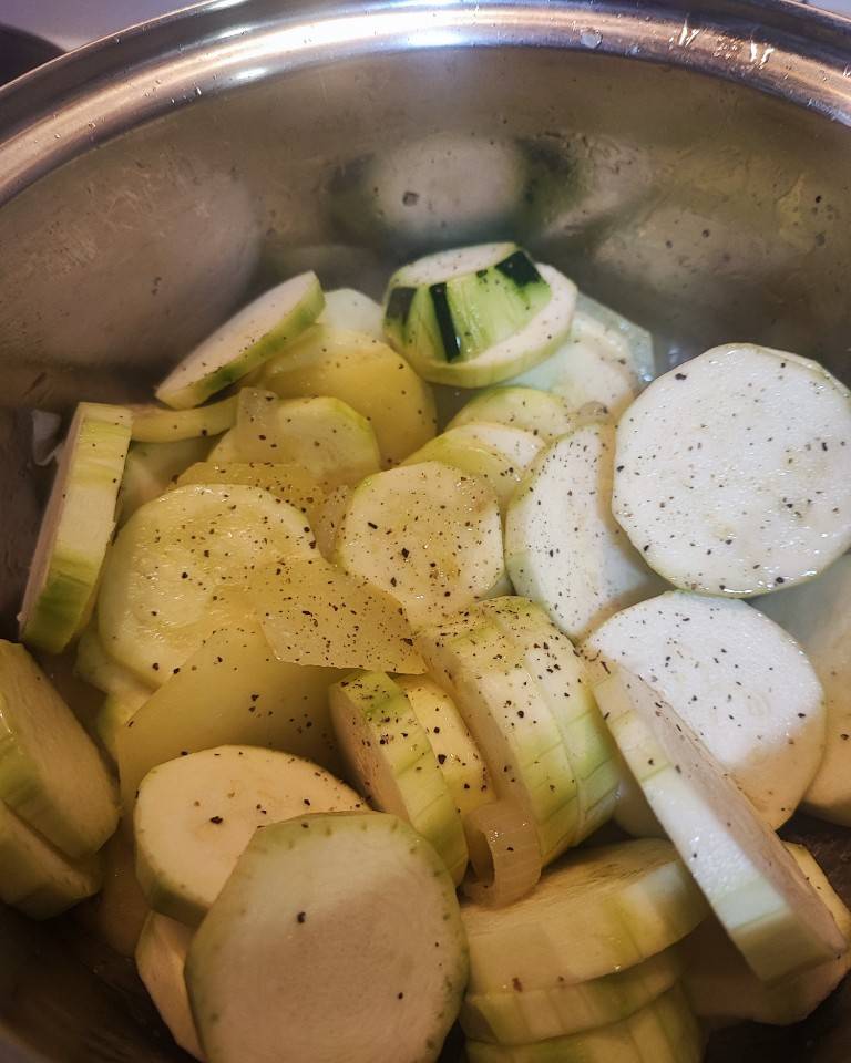 Crema de calabacín con cebolla y patata! Crema de calabacín con cebolla y patata!