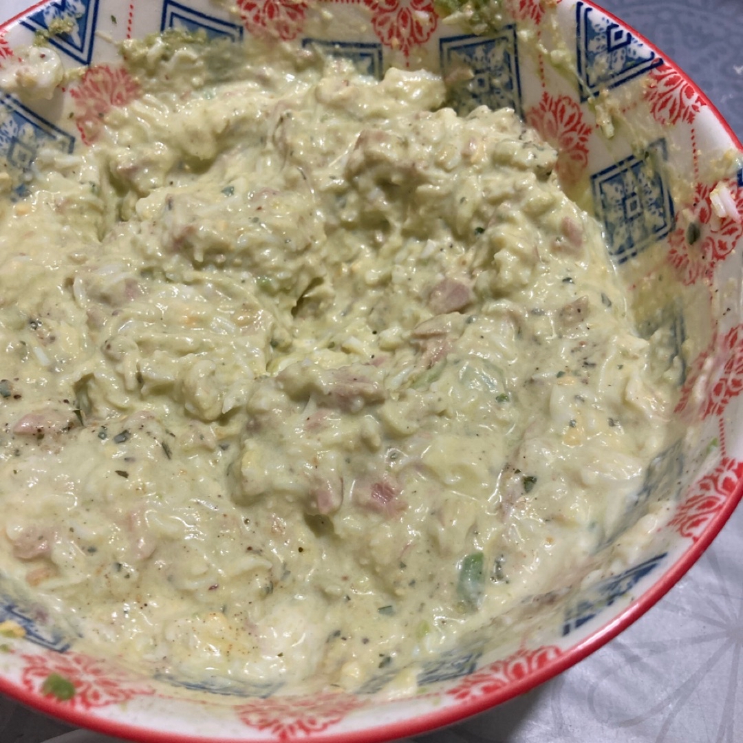 Mix de aguacate huevo duro y atun