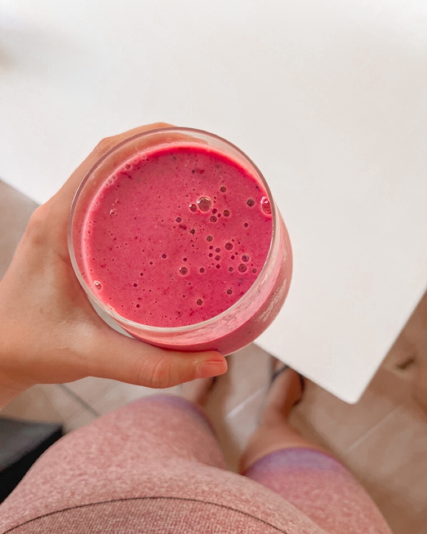 Smoothie de frutos rojos 🍓 ¡súper fácil y fresquito! Smoothie de frutos rojos 🍓 ¡súper fácil y fresquito!