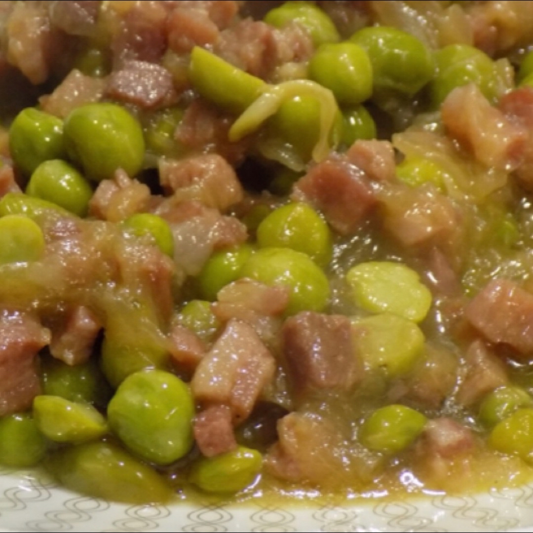 Guisantes con jamón y verduras Guisantes con jamón y verduras