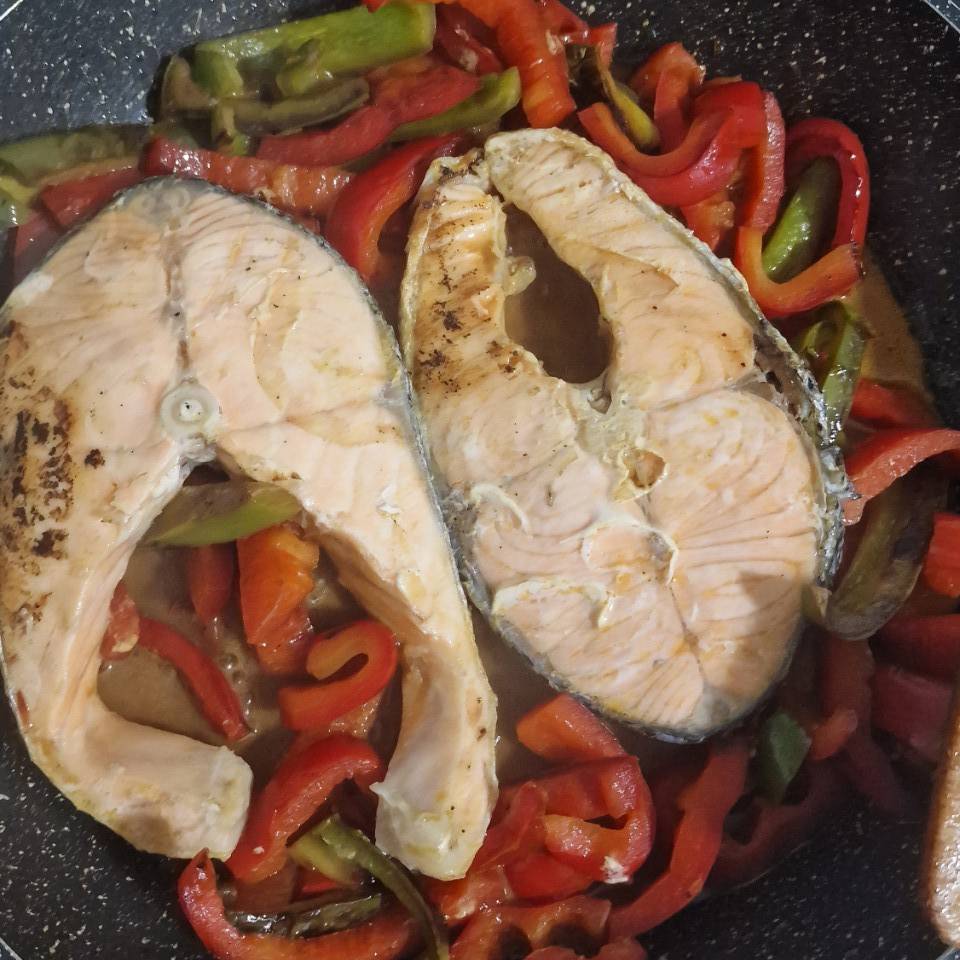 Salmón con pimientos