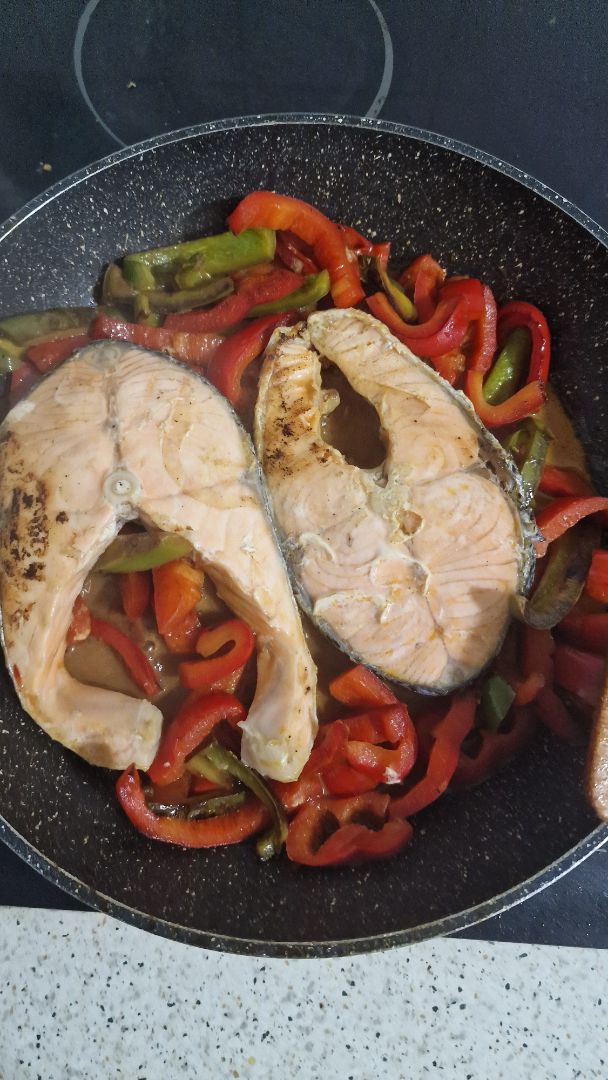 Salmón con pimientos Paso 3