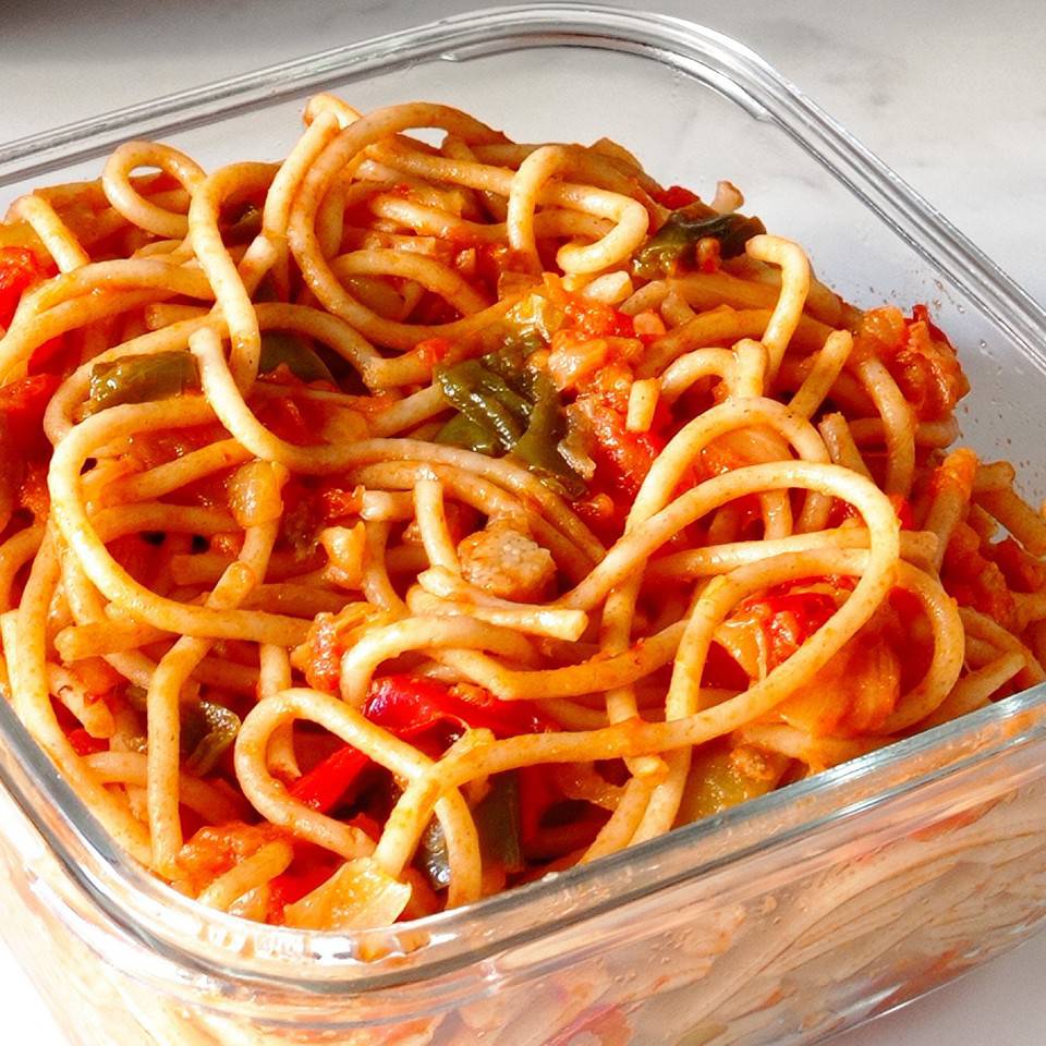 Espaguetis con pisto casero