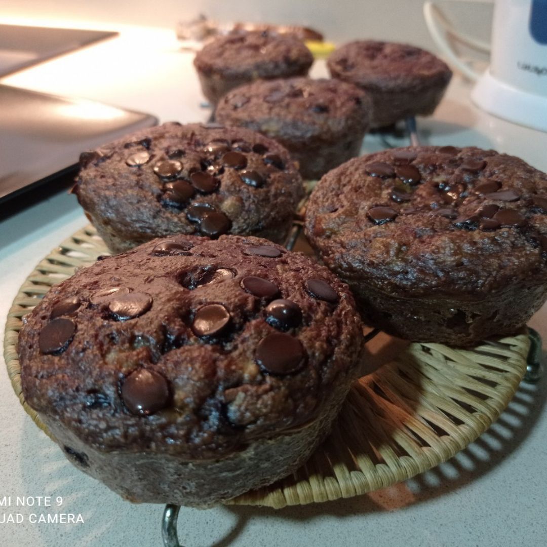 Muffins avena, plátano y chocolate Muffins avena, plátano y chocolate