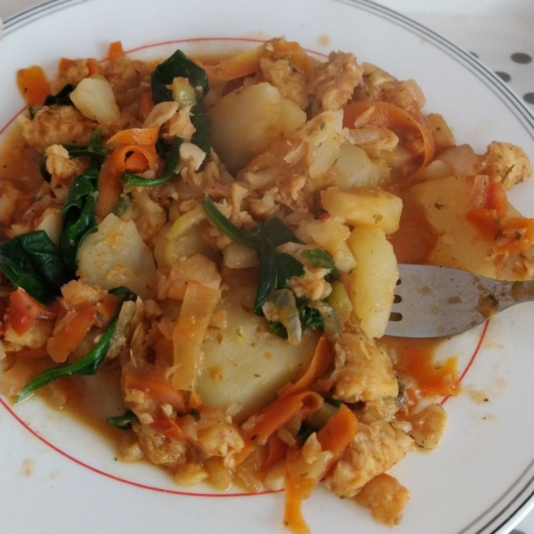 Merluza caldosa con patata y verduras Merluza caldosa con patata y verduras
