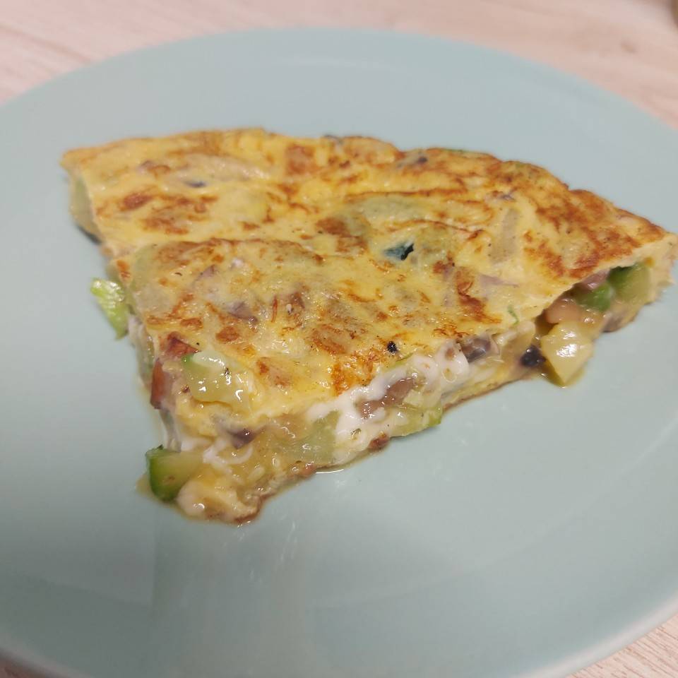 Tortilla de verduras rellena de queso