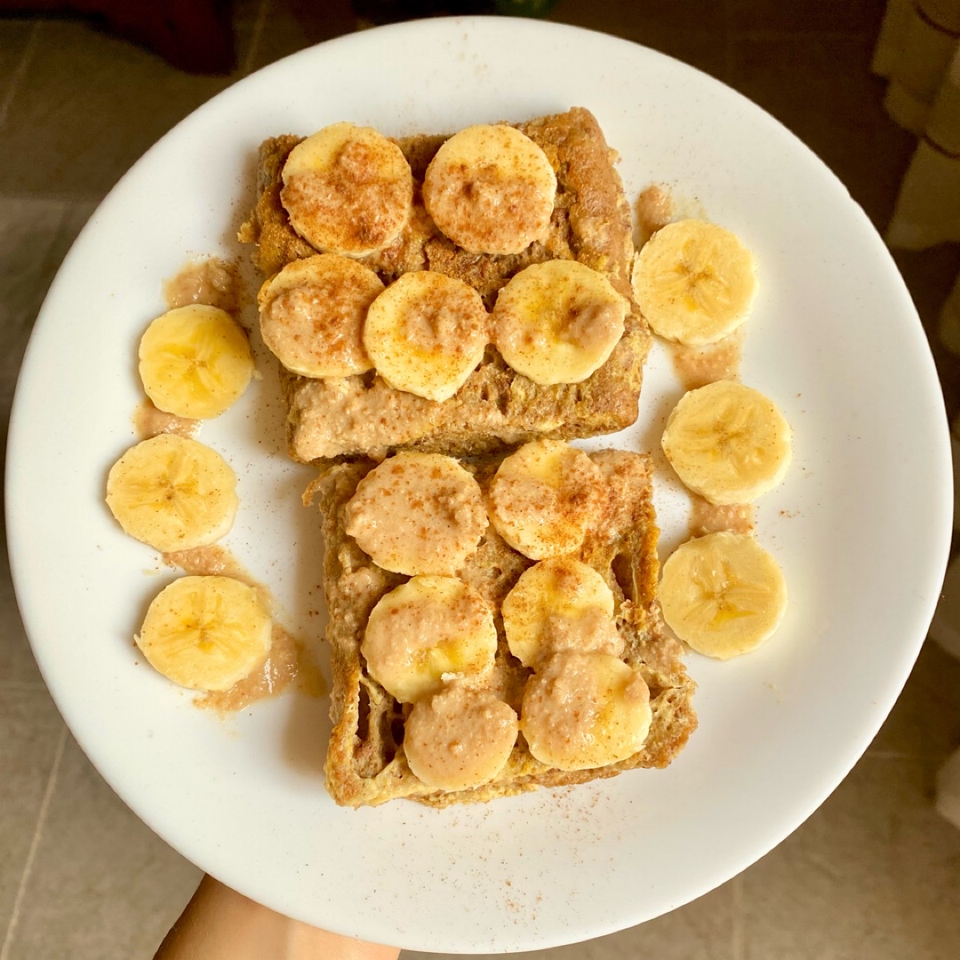 Tostadas francesas con salsa de cacahuete 🍞🍌🥜