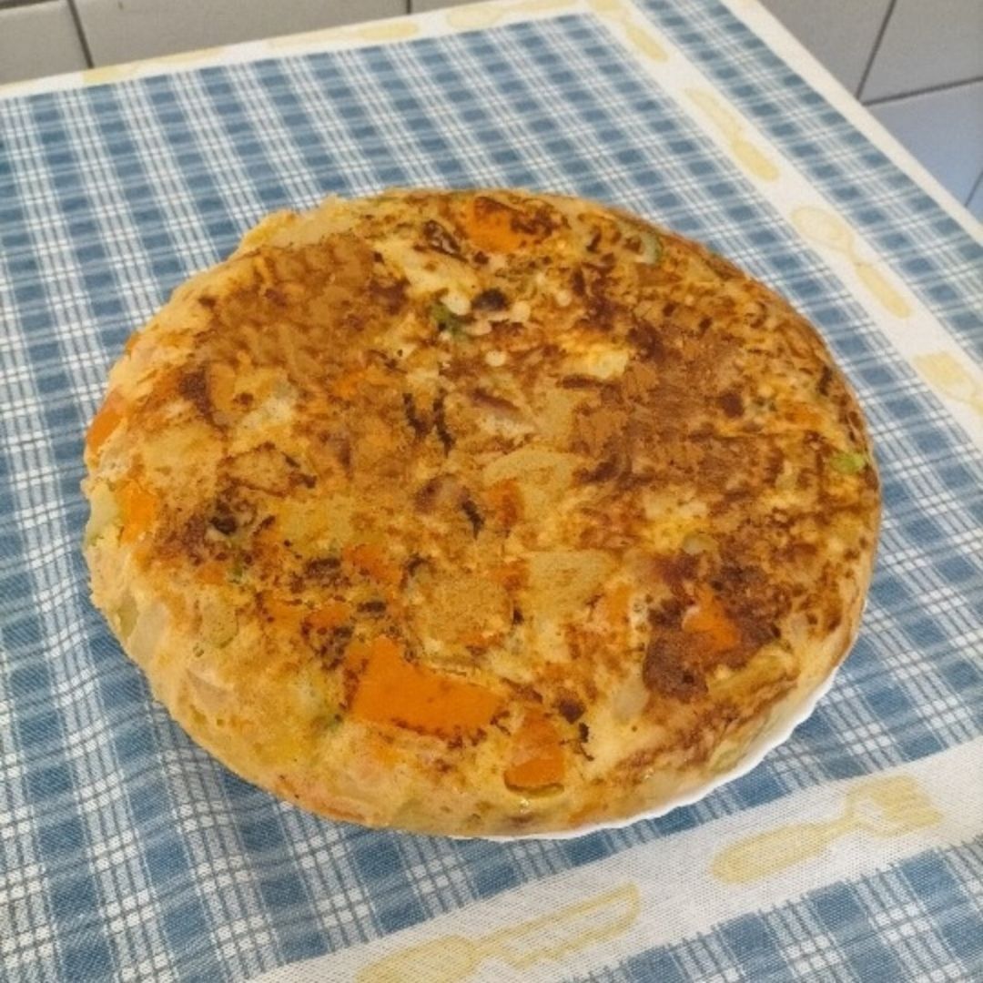 Tortilla de patatas con calabaza, calabacín y cebolla Tortilla de patatas con calabaza, calabacín y cebolla