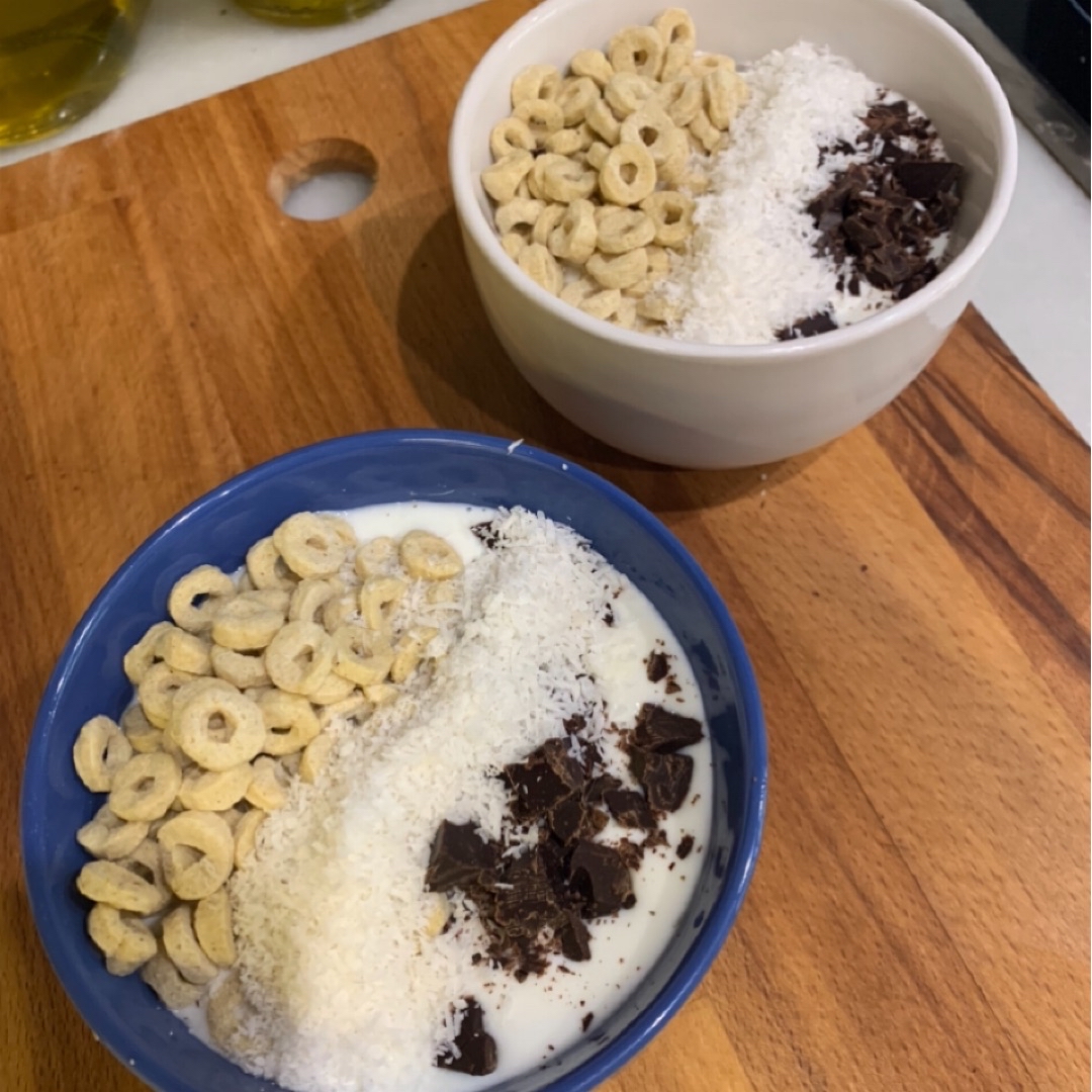 Yogur con chía y fruta Yogur con chía y fruta
